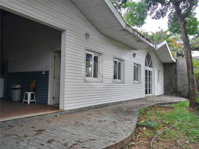 Sobrado à venda com 4 quartos, sendo 1 suíte,  em Jardim Floresta, São Paulo, SP