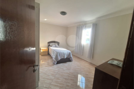 Sobrado à venda com 4 quartos, sendo 1 suíte,  em Vila São Geraldo, São Paulo, SP