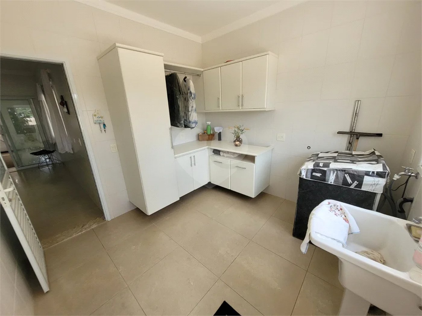 Casa à venda com 3 suítes no condomínio Colinas de Inhandjara, Itupeva - SP