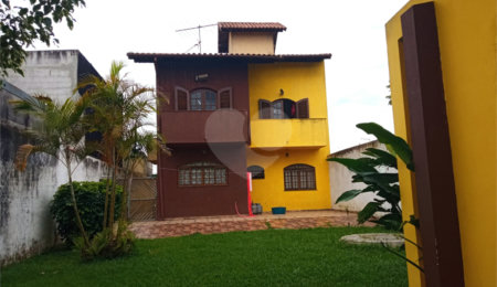 Casa à venda com 4 quartos, sendo 1 suíte,  em Vila Bela Flor, Mogi das Cruzes, SP