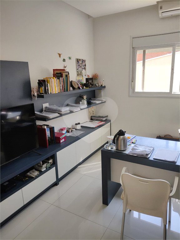 Casa à venda com 3 suítes no condomínio Estância Marambaia, Vinhedo - SP