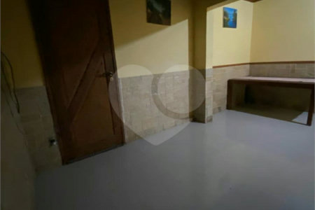 Casa à venda com 3 quartos em Santa Cruz, Rio de Janeiro, RJ