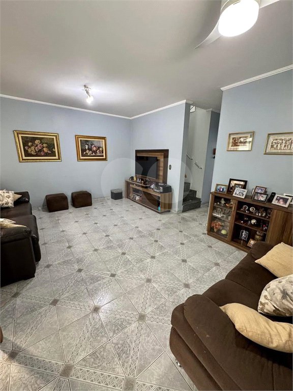 Sobrado à venda com 4 quartos, sendo 1 suíte,  em Vila Cleonice, São Paulo, SP