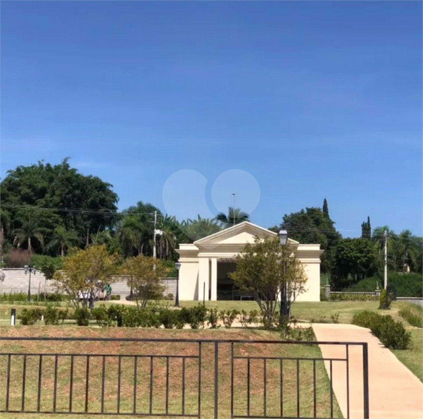 Indaiatuba - Villa dos Pinheiros - terreno com 680,37 ms - R$ 1.490.000,00 - condominio - R$ 1.450,00 - iptu - R4 520,00 - Com segurança inteligente, fiação e internet por fibra ótica subterrâneas, gás encanado e uma exuberante área verde preservada com nascentes naturais, Salão de festas, lounge