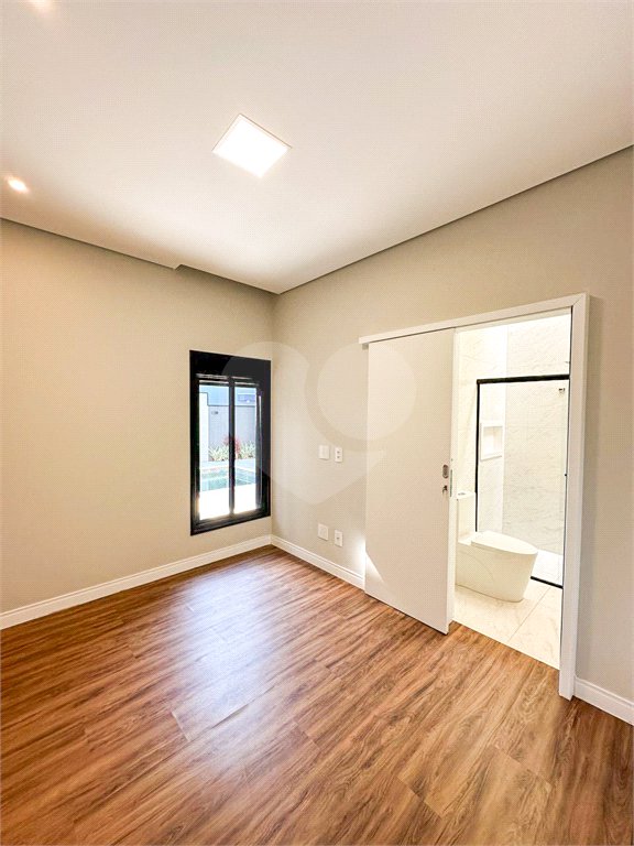 Casa à venda com 3 suítes no condomínio Residencial Mont'alcino, Valinhos - SP