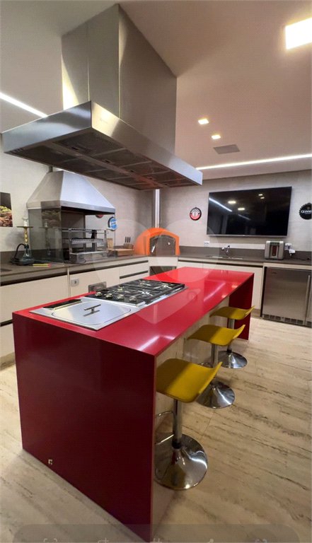 Casa à venda com 4 suítes no condomínio Villaggio Houda, São Paulo - SP