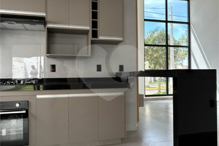Casa térrea 3 quartos 1 suíte no residencial Terra dos Buritis