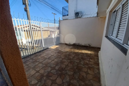 Casa térrea com 2 dormitórios.