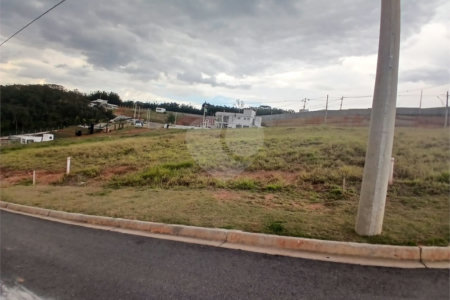 Lote com 376 m² à Venda em Condomínio Fechado