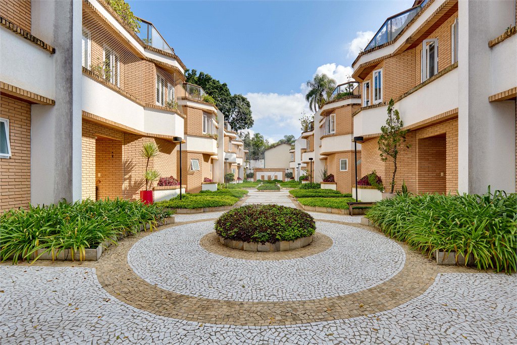 Casa à venda com 4 suítes no condomínio Vila Inglesa, São Paulo - SP
