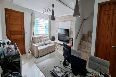 Casa à venda com 3 quartos, sendo 1 suíte, no condomínio Parque Vitória, São Paulo - SP