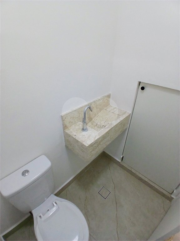 Casa à venda com 3 quartos, sendo 1 suíte,  no condomínio Res Saint Honoré, São Paulo - SP