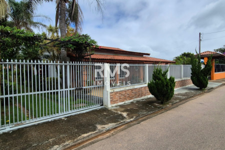 Casa à venda com 4 quartos, sendo 1 suíte,  em Villarejo Sopé da Serra (Vilarejo), Cabreúva, SP