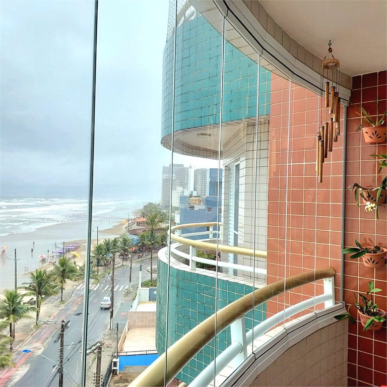 Apartamento à venda com 2 quartos, sendo 1 suíte,  em Vera Cruz, Mongaguá, SP