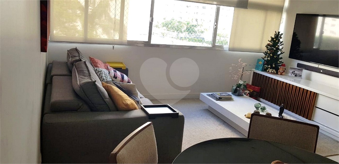 Apartamento à venda com 3 quartos, sendo 1 suíte, em Moema, São Paulo, SP