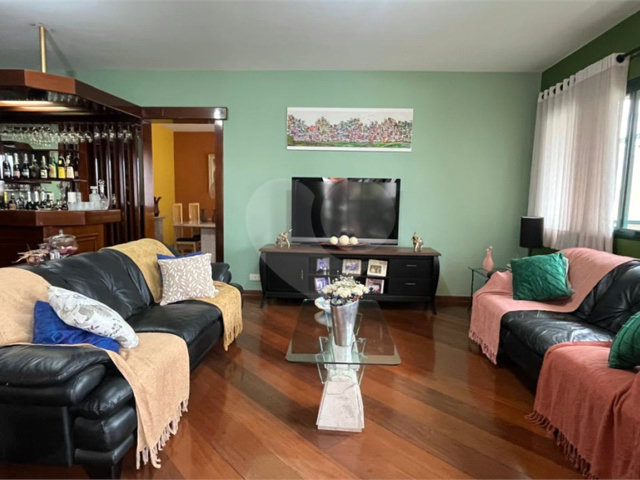Apartamento à venda com 3 suítes em Moema, São Paulo, SP