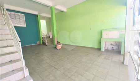Sobrado à venda com 4 quartos, sendo 1 suíte,  em Jardim Regina, São Paulo, SP
