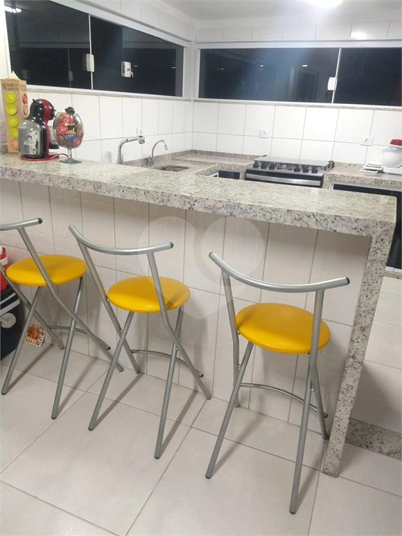 Sobrado à venda com 3 quartos em Jardim Helena, Ferraz de Vasconcelos, SP