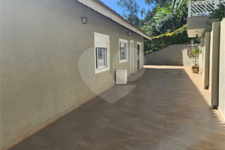 CASA EM CONDOMÍNIO FECHADO COM 220M² Área Construída e 1500m² de Area Total com 4 Suítes. Cond Village de Atibaia - Atibaia -Sp