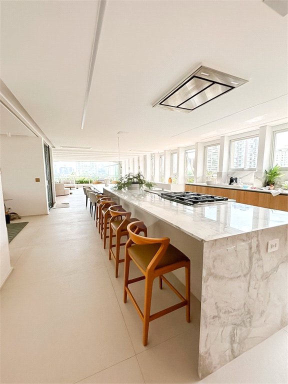 Apartamento à venda com 4 suítes em Vila Cordeiro, São Paulo, SP