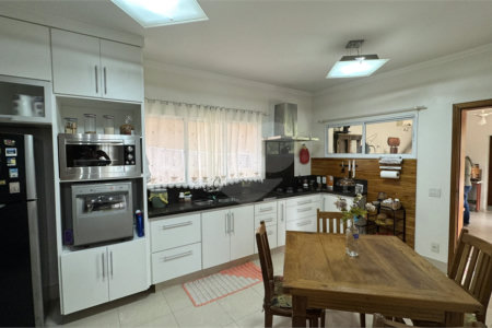 Casa à venda com 3 suítes no condomínio Residencial Delle Stelle, Louveira - SP