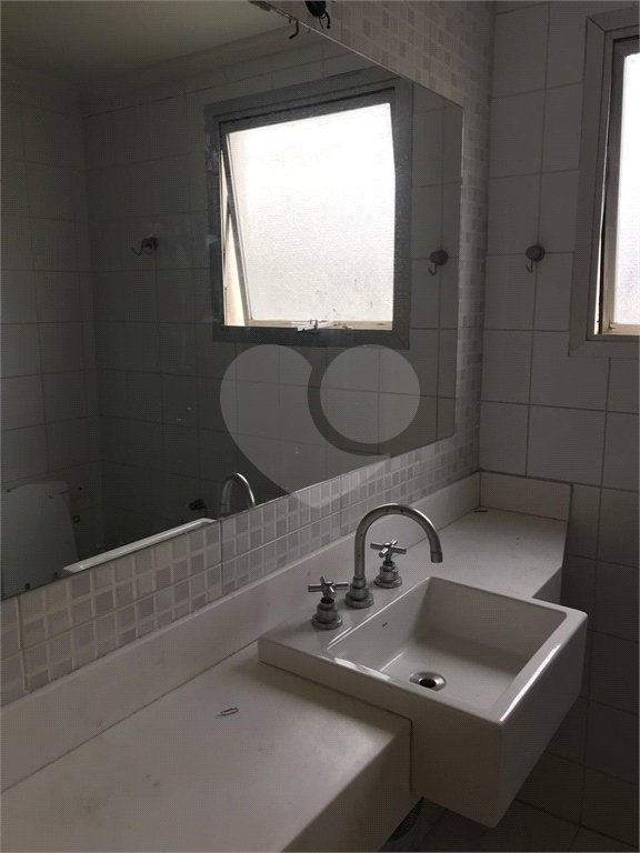 Apartamento 2 dormitórios à venda na Vila mariana.