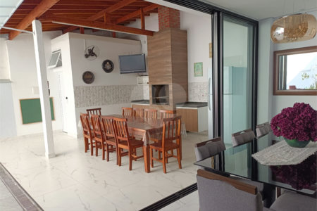 Casa à venda com 3 suítes no condomínio Granja Deolinda, Sorocaba - SP