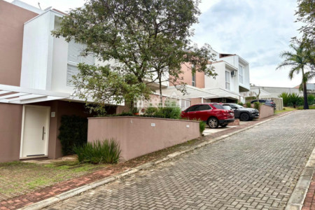 Sobrado à venda com 3 quartos, sendo 1 suíte, em Jardim Paulista, Atibaia, SP