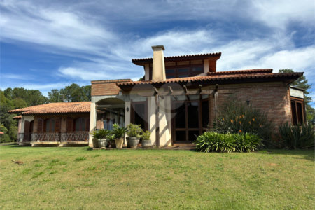 Casa à venda com 7 quartos, sendo 3 suítes,  em Jardim Colombo, Itapetininga, SP