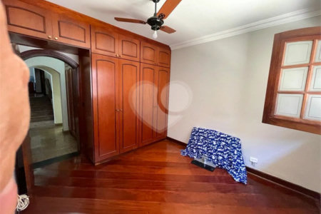 Casa à venda com 6 quartos, sendo 1 suíte, no condomínio Granja Olga I, Sorocaba - SP