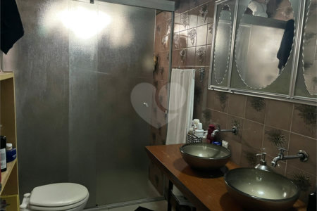 Sobrado à venda com 4 quartos, sendo 1 suíte, em Parada Inglesa, São Paulo, SP