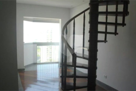 Cobertura com 130m², 3 quartos, sendo 2 suítes, 2 garagens, à venda no Jardim Marajoara