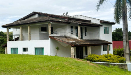 Casa à venda com 4 quartos, sendo 3 suítes,  no condomínio Village da Serra, Araçoiaba da Serra - SP