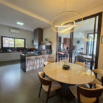 Casa à venda com 4 suítes no condomínio Residencial Jardim Primavera, Louveira - SP