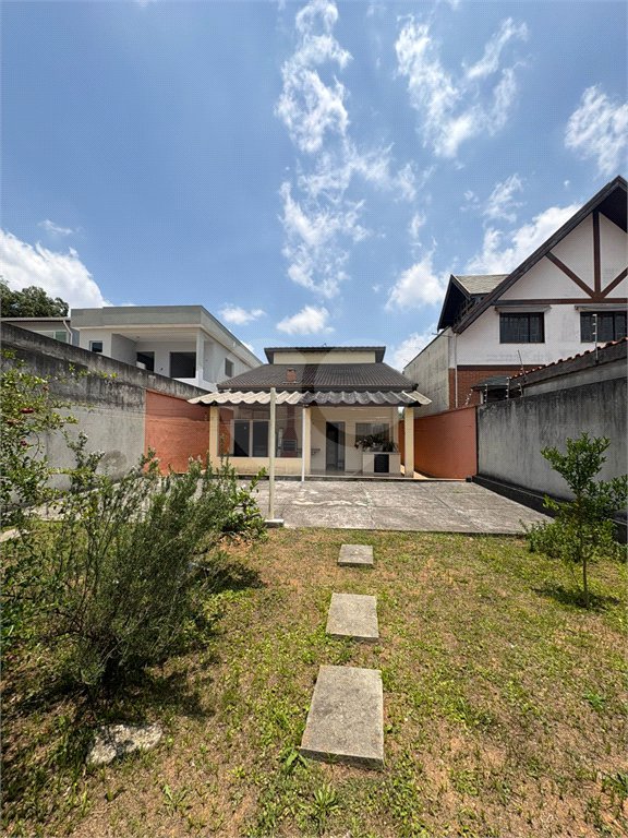 Casa Térrea à venda com 3 quartos, sendo 1 suíte,  em Vila Áurea, Poá, SP