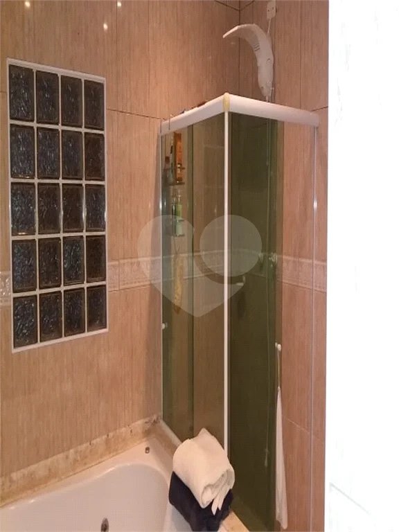 Sobrado à venda com 4 quartos, sendo 3 suítes, em Vila Irmãos Arnoni, São Paulo, SP
