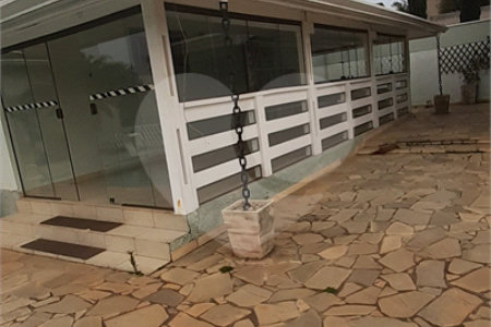 Casa à venda com 5 quartos, sendo 1 suíte, no Centro, Bom Jesus dos Perdões, SP