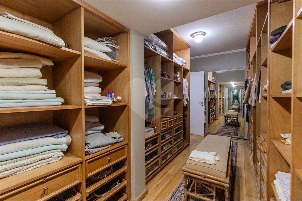 Casa à venda com 3 quartos, sendo 1 suíte, em Alto da Boa Vista, São Paulo, SP