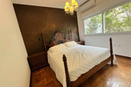 Sobrado à venda com 5 quartos, sendo 2 suítes, em Alto da Boa Vista, São Paulo, SP