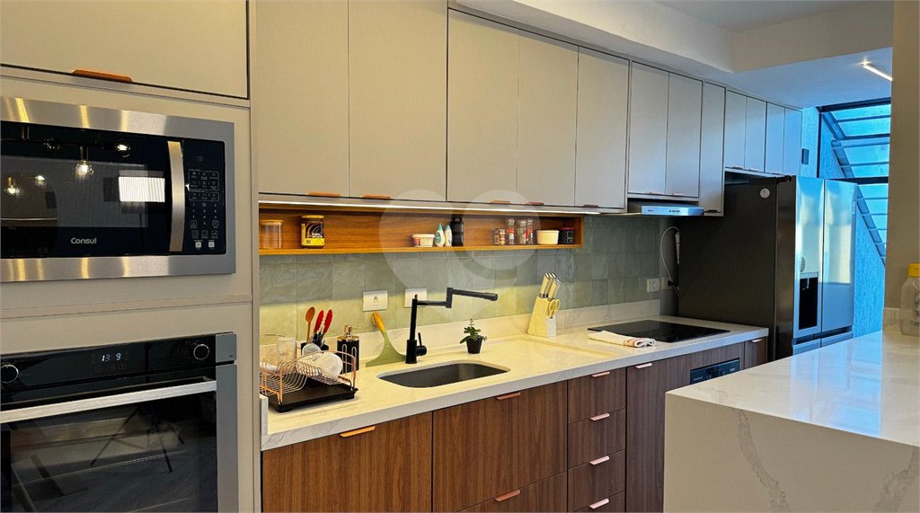 Casa à venda com 3 quartos, sendo 1 suíte, no condomínio Residencial Vegas, São Paulo - SP