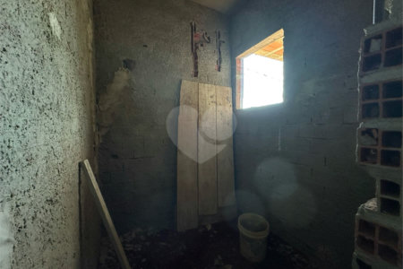 Casa à venda com 3 quartos, sendo 1 suíte, no condomínio Lago dos Ipês, Itapetininga - SP