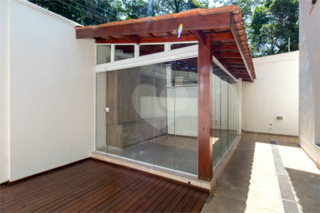 Sobrado à venda com 5 quartos, sendo 3 suítes, em Alto da Boa Vista, São Paulo, SP