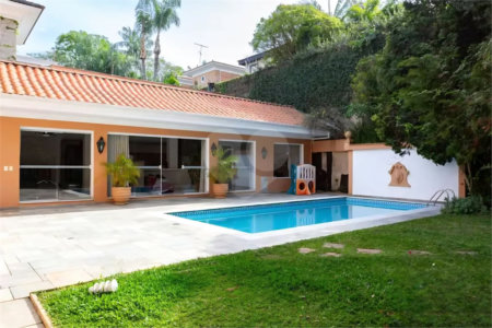 Casa à venda com 4 suítes em Jardim Leonor, São Paulo, SP