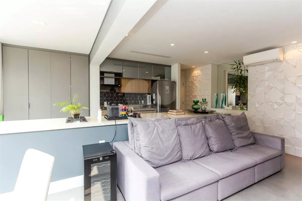 Apartamento à venda com 3 quartos, sendo 1 suíte,  em Vila Olímpia, São Paulo, SP