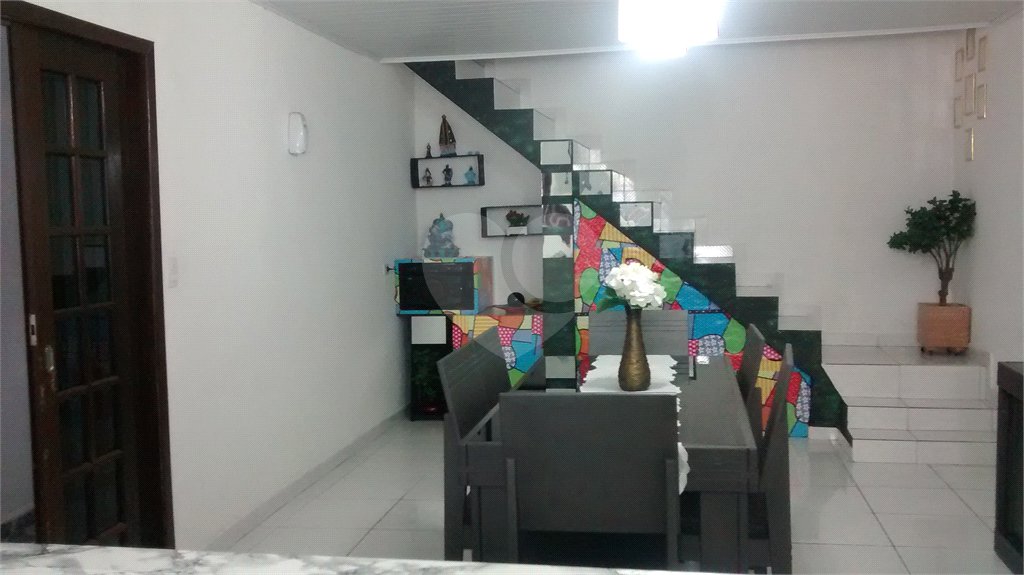 Sobrado à venda com 2 suítes em Jardim Obelisco, Poá, SP