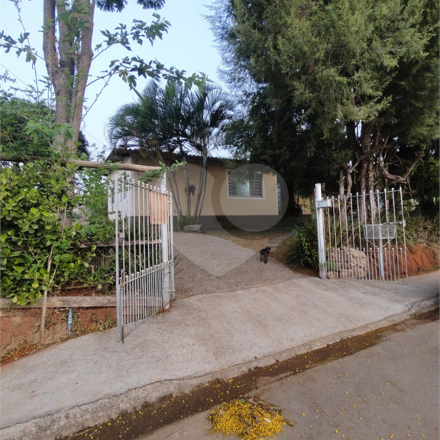 Chácara à venda com 4 quartos, sendo 1 suíte, em Vila Santa Helena, Atibaia, SP