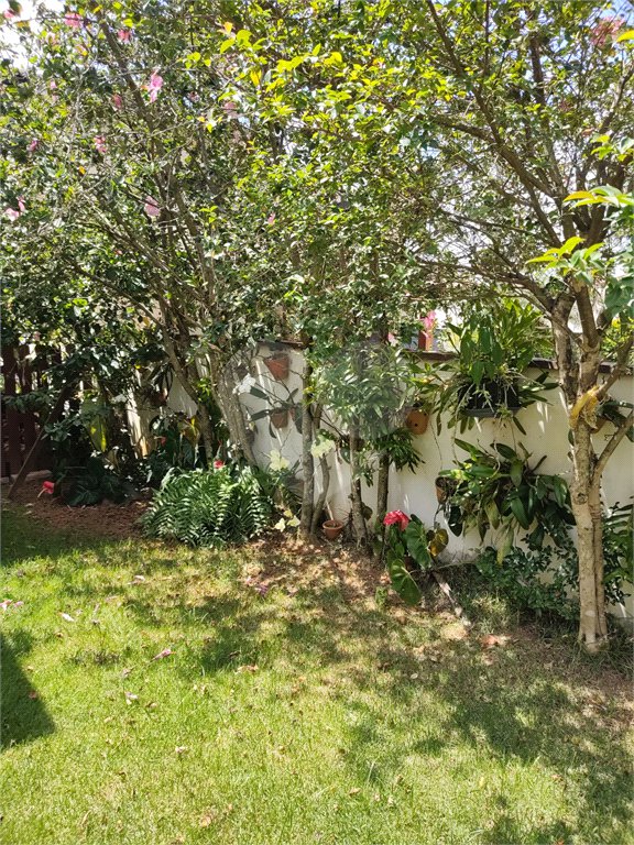Casa à venda com 3 quartos, sendo 1 suíte, no condomínio Picollo Villaggio, Louveira - SP