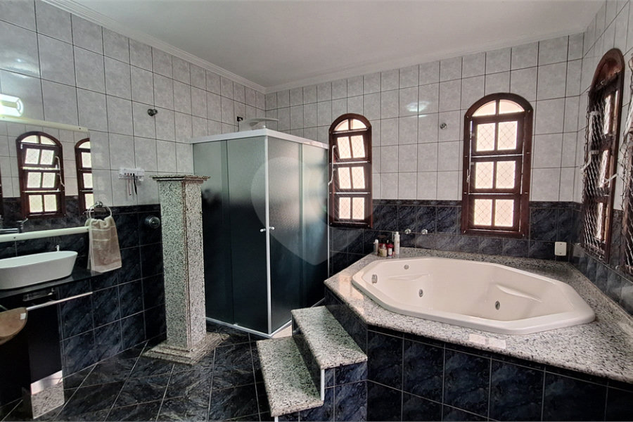 Sobrado à venda com 4 quartos, sendo 1 suíte, em Tremembé, São Paulo, SP