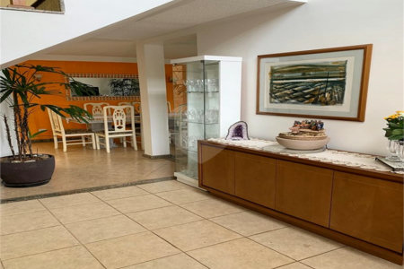 Sobrado à venda com 4 quartos, sendo 3 suítes,  no Centro, Jarinu, SP