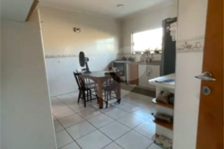 Casa à venda com 3 quartos, sendo 1 suíte, em Recreio Maristela, Atibaia, SP
